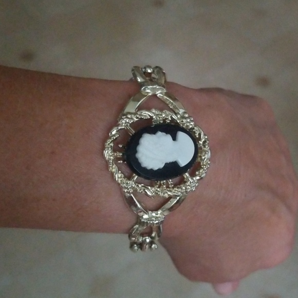 💕 3 for $15 Bracelet - Picture 2 of 6